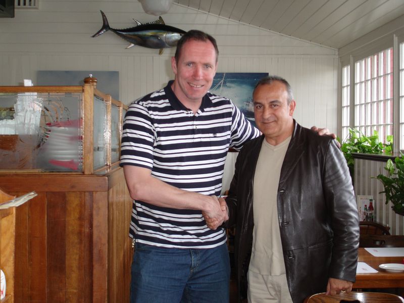 José Costa shaking hands with Jim Lawlor in a restaurant